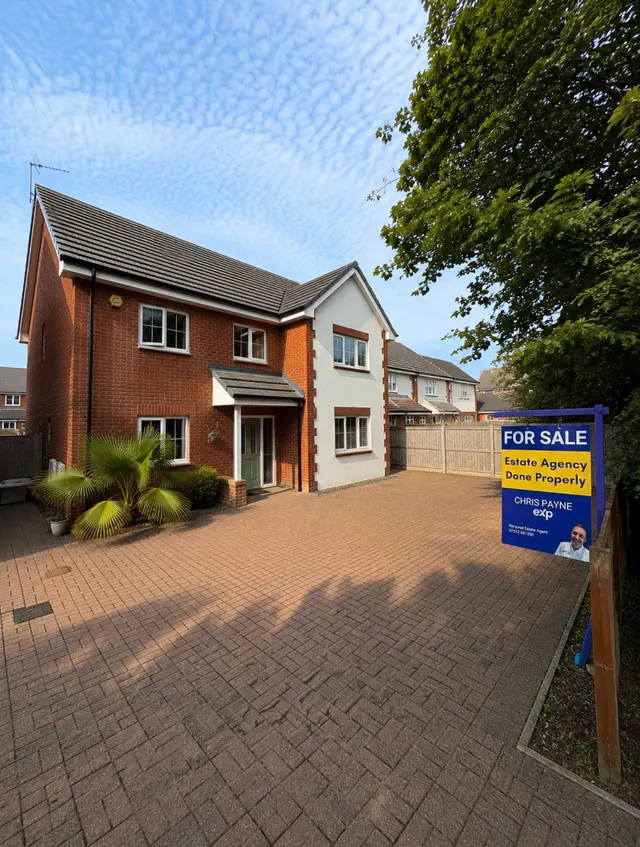 5 bedroom house — Britannia Lane, Kingsnorth, Ashford