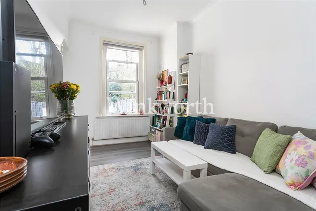 Sylvan Avenue, London, N22, photo 1