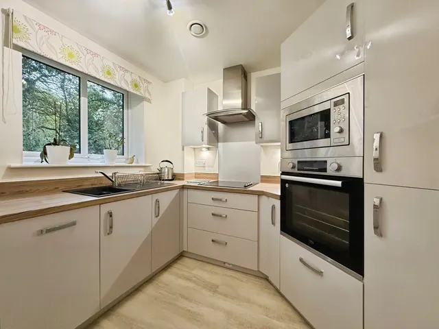Queens View, Stockport, photo 3