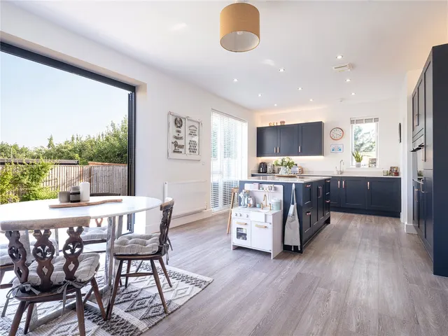 Ceres Place, Calne, SN11, photo 3
