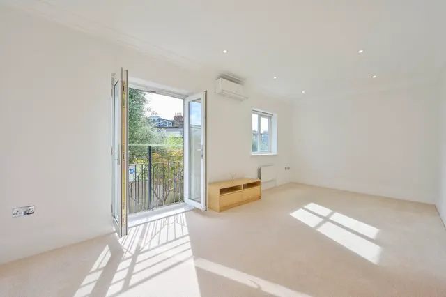Photo 3 — 2 Alba Mews, Revelstoke Road, London