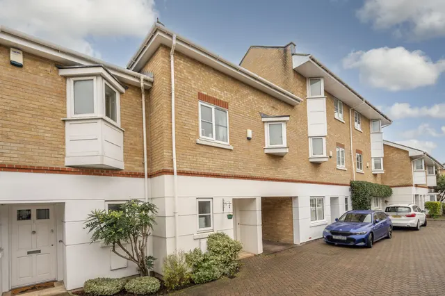 2 Alba Mews, Revelstoke Road, London, photo 1