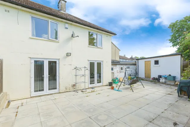 Armadale Drive, Leicester, photo 1
