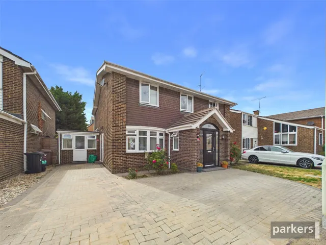 Welby Crescent, Winnersh, RG41, photo 1