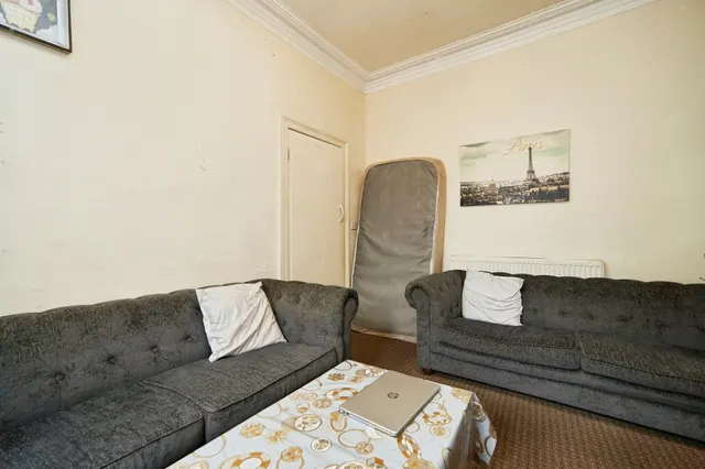 Photo 3 — Athol Road, Bradford