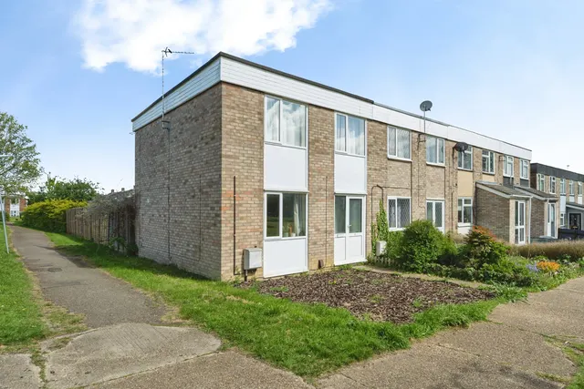 Photo 2 — Oberon Close, Huntingdon