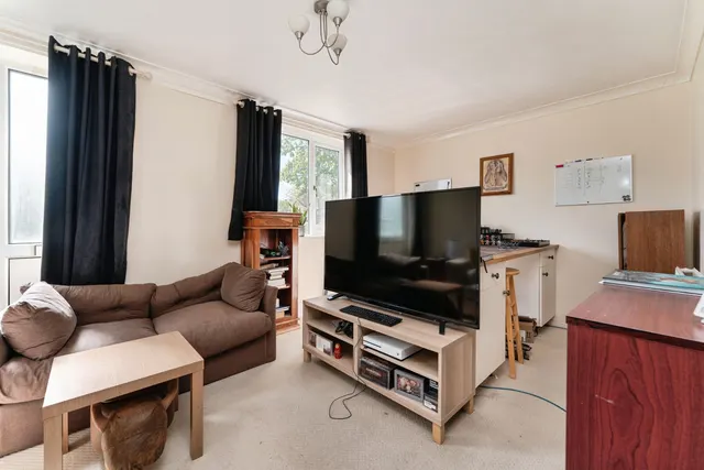 Photo 3 — Oberon Close, Huntingdon