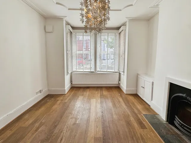 Balmoral Road, London, NW2, photo 1