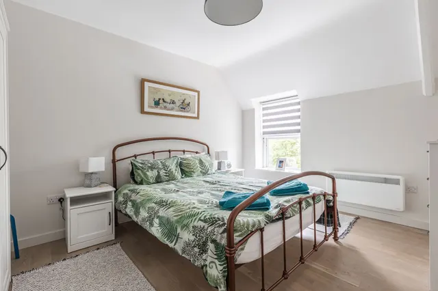 Smart One-Bedroom Apartment in Hunsta, photo 3