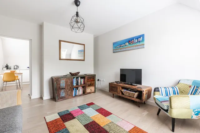 Smart One-Bedroom Apartment in Hunsta, photo 2