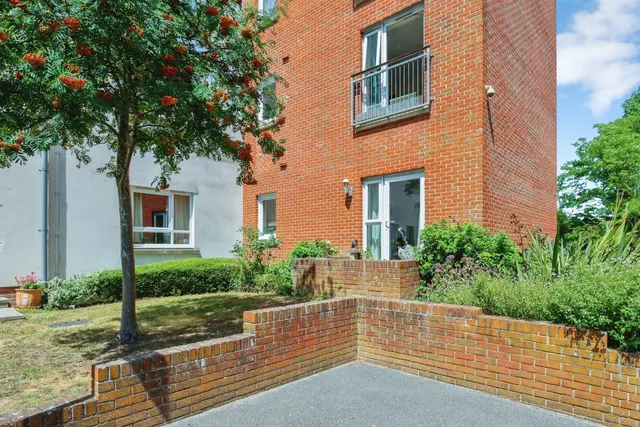 Avenel Way, Poole, photo 1