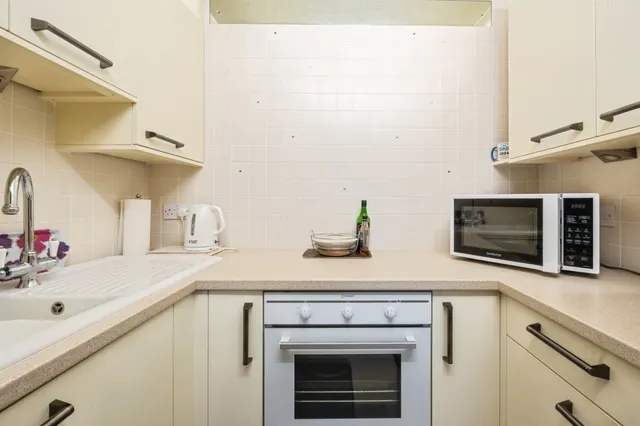 Sutton Road, Seaford, BN25, photo 3