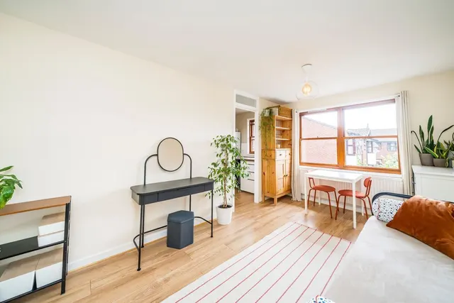 Holley Road, W3, photo 3