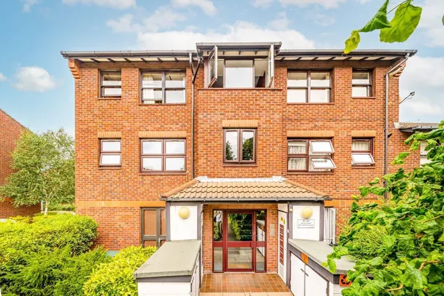 Holley Road, W3, photo 1