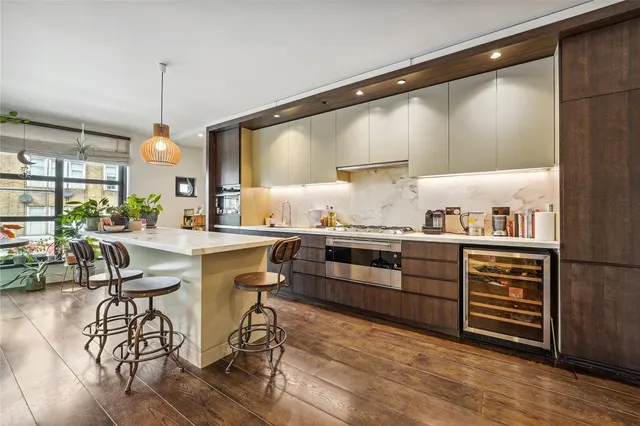 Wandsworth High Street, Wandsworth, SW18, photo 1