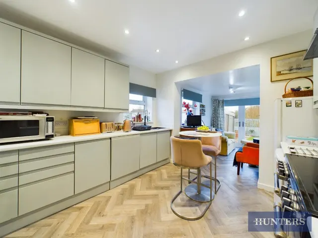 Cawthorne Crescent, Filey, YO14, photo 3