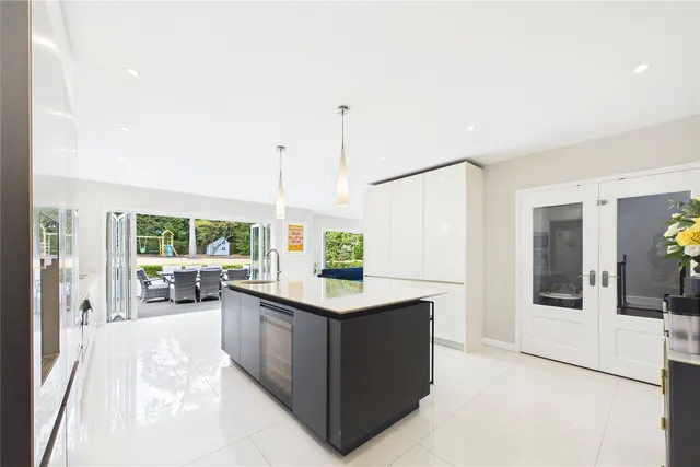 Parkway, Camberley, GU15, photo 3