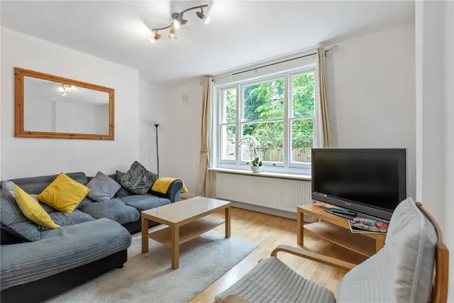 Photo 2 — Grosvenor Avenue, London, N5