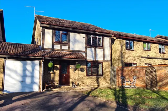 Cheylesmore Drive, Frimley, Camberley, Surrey, GU16 9BN, photo 1