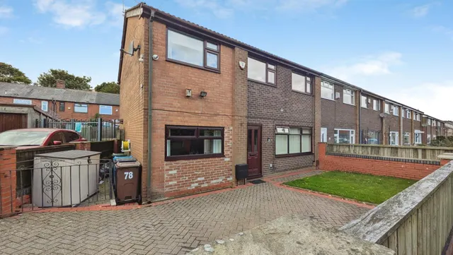 Esther Street, Greenacres, OL4, photo 2