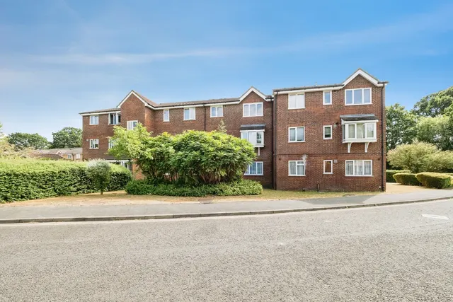 Latimer Drive, Hornchurch, RM12, photo 1