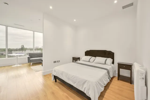 Photo 3 — 409 Westgate House, West Gate, LONDON