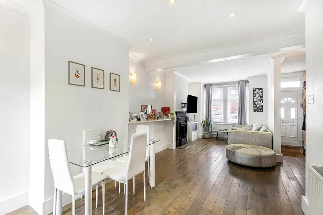 Windmill Road, Sunbury-on-Thames, TW16, photo 3