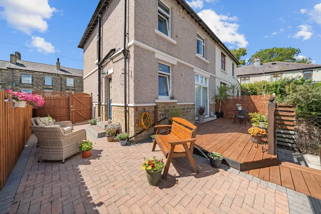 Photo 3 — 10 Alexandra Road, Lindley, HD3 3DP