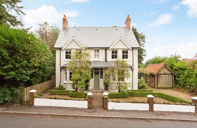 Tilford Road Hindhead GU26, photo 1