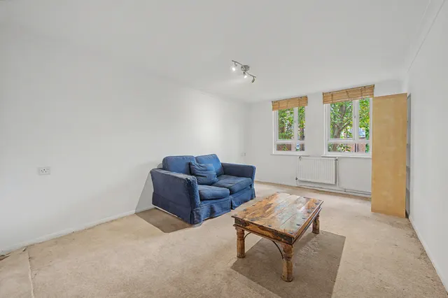60 Langdale Close, London, photo 1