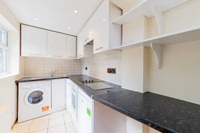 Latimer Road, Godalming, GU7, photo 3