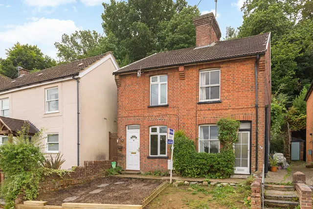 Latimer Road, Godalming, GU7, photo 1