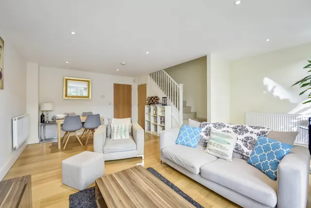 Photo 2 — 5 Printers Road, London