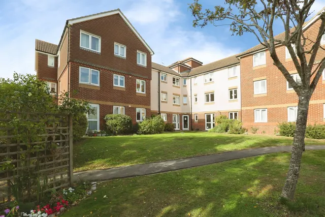 Westbury Road, Fareham, PO16, photo 2