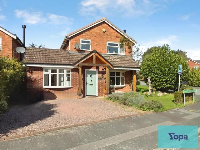 Micklewood Close, Stafford, ST19, photo 1