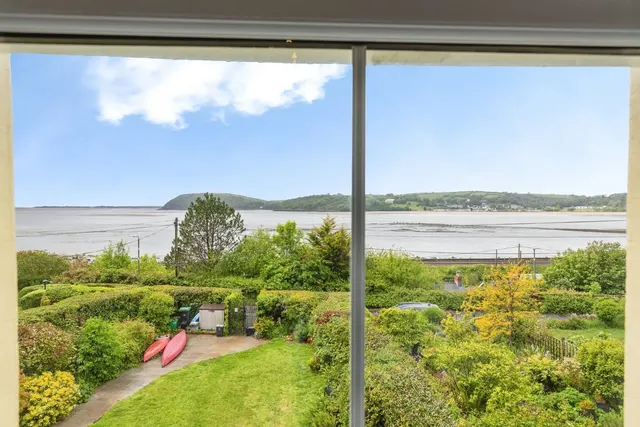 Ferryside, SA17, photo 2