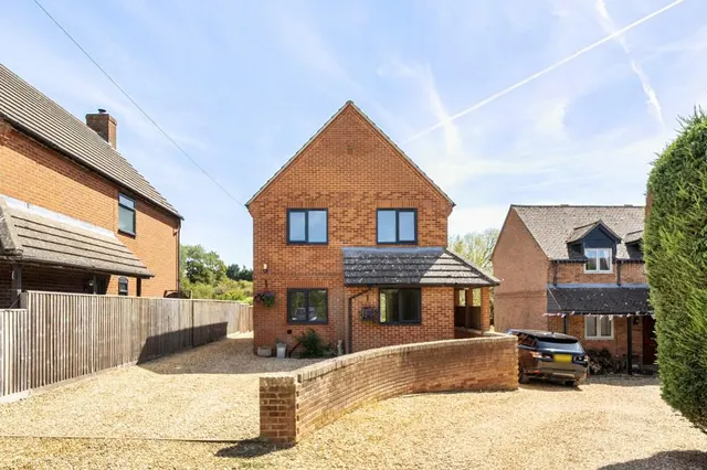 Grendon Road, Edgcott, HP18, photo 1