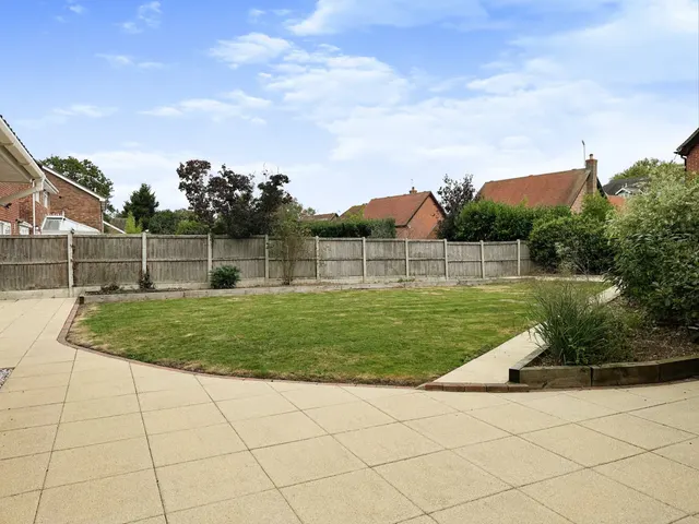 Photo 2 — Mandeville Way, Broomfield, Chelmsford, Essex, CM1 7HN