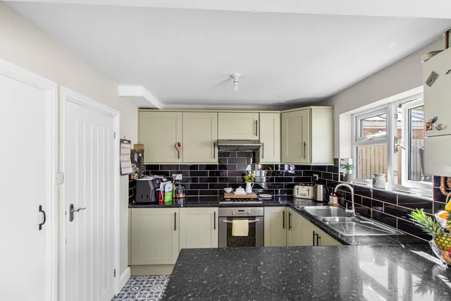 Holtye Road, East Grinstead, RH19, photo 2