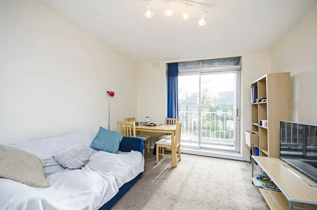 Photo 2 — 28 Dinerman Court, 38-42 Boundary Road, London