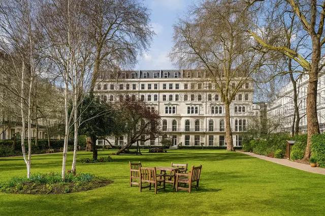 Kensington Gardens Square, London, W2, photo 1
