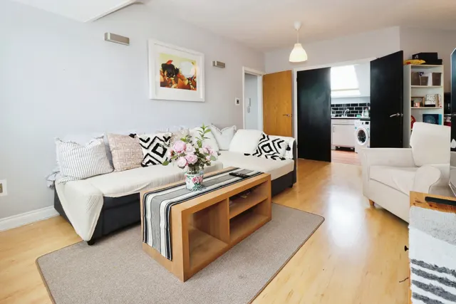 Leicester Square, Soundwell, BS16, photo 2