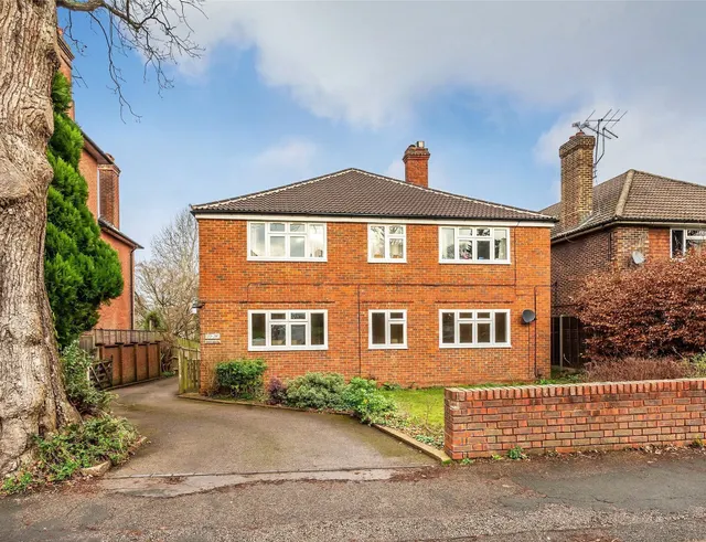 St Pauls Road West, RH4, photo 1