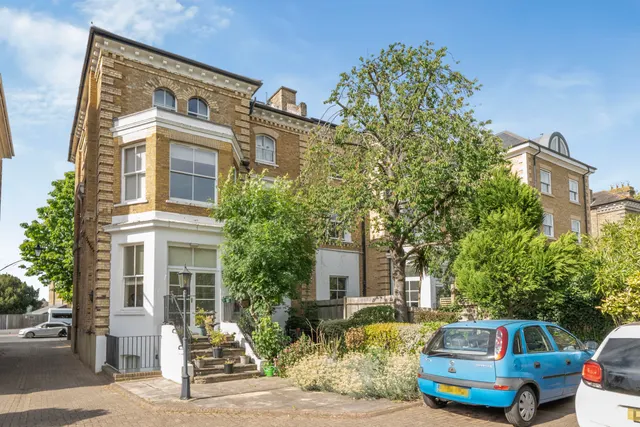 2 Thurlow Court, 122 Thurlow Park Road, London, photo 1