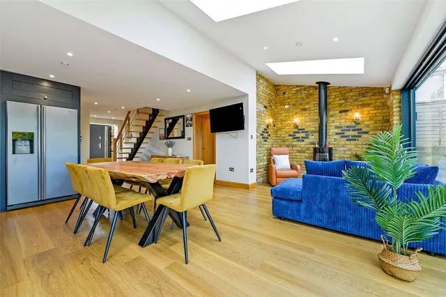 Photo 2 — Luker Avenue, Henley-on-Thames, Oxfordshire, RG9 2HH