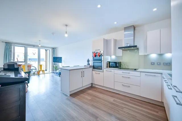 Photo 3 — Flat 40, 565 London Road, Isleworth