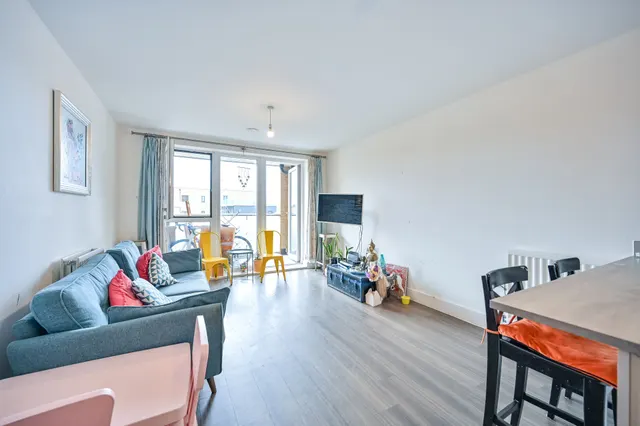 Photo 2 — Flat 40, 565 London Road, Isleworth