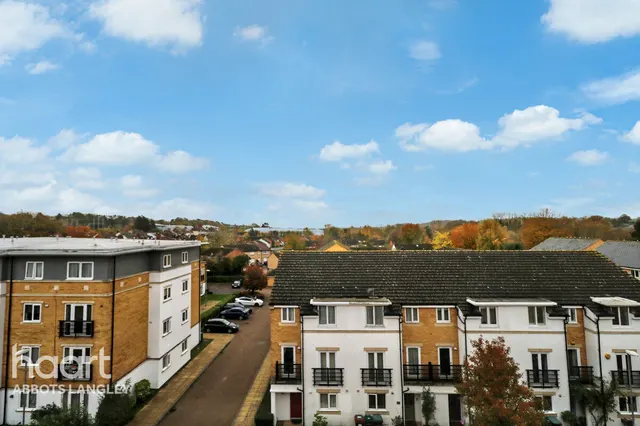 Ovaltine Drive, Kings Langley, WD4, photo 3