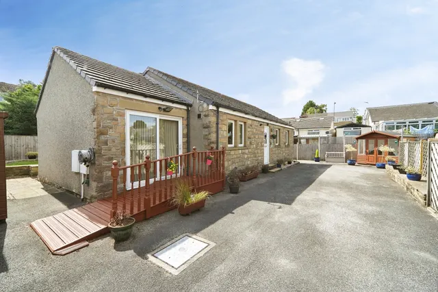 Hillside Grove, Oakworth, Keighley, photo 1