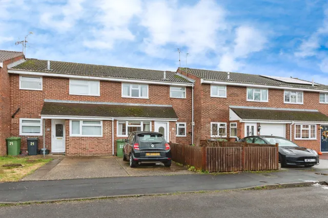 Photo 2 — Elm Close, Bordon